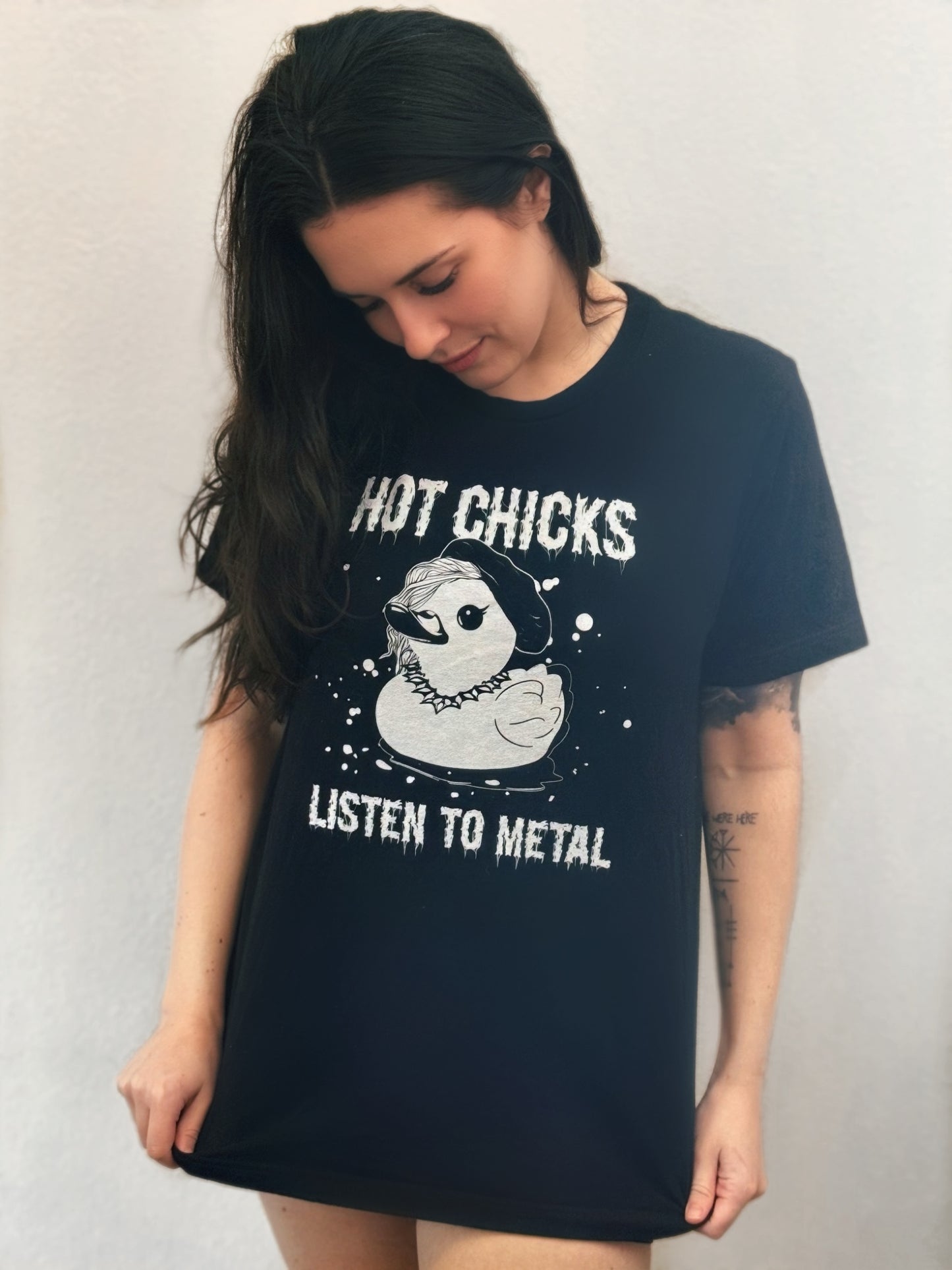 HOT CHICKS Unisex t-shirt